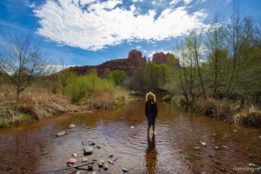 Surplombée par d’immenses rochers rouges, Sedona est un décor de western parfait. Mais au-delà de la beauté de ses paysages, Sedona cache un secret. Ici, des vortex d’énergie tourbillonnent, des ovnis clignotent dans le ciel, et on guette les extraterrestres. Découvrez les secrets de l’Arizona sur Itinera Magica.