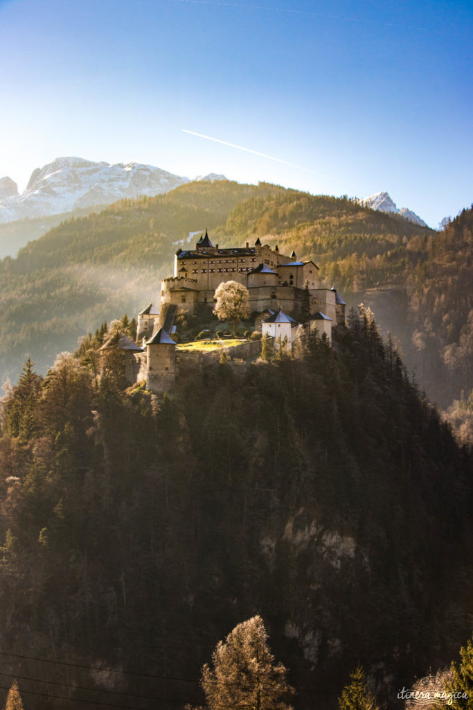 Itinéraire romantique en Autriche : un voyage de rêve entre Salzbourg, Innsbruck, le château Hohenwerfen, les cascades de Krimml et un hôtel spa romantique. 