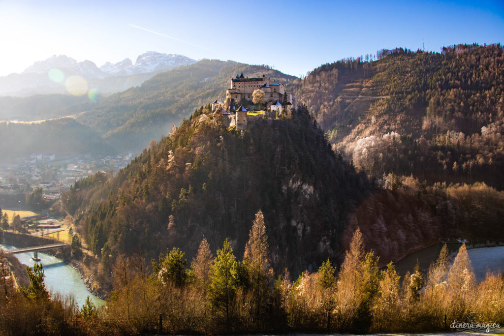 Château d'Hohenwerfen. Itinéraire romantique en Autriche : un voyage de rêve entre Salzbourg, Innsbruck, le château Hohenwerfen, les cascades de Krimml et un hôtel spa romantique. 