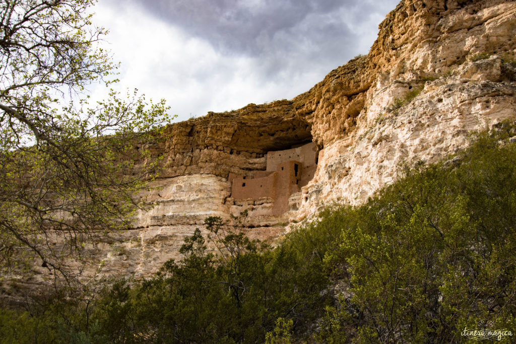 Découvrez la culture amérindienne d'Arizona : Montezuma Castle, Tuzigoot, San Xavier del Bac... un roadtrip sur les traces des premiers Américains !