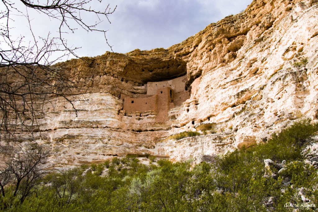 Découvrez la culture amérindienne d'Arizona : Montezuma Castle, Tuzigoot, San Xavier del Bac... un roadtrip sur les traces des premiers Américains !