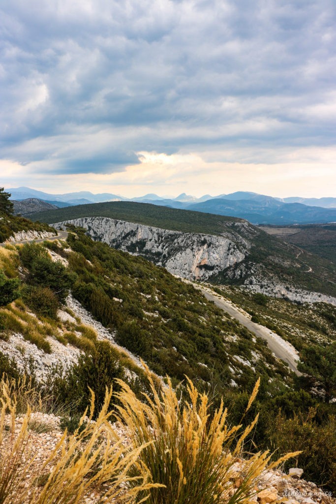 Forteresse minérale, coeur de la Provence secrète, le massif du Verdon et son lac de Sainte-Croix turquoise offrent des paysages naturels d'exception.