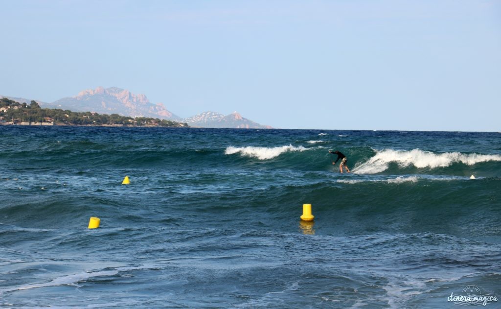 Spots de surf, paddle et kite sur la Côte d'Azur. Paddle de vagues Sainte Maxime