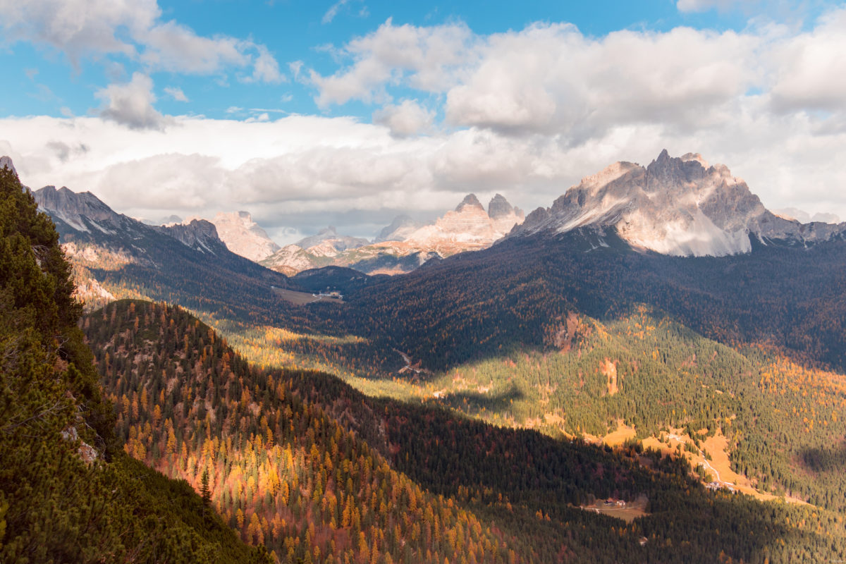 Découvrez les Dolomites à l'automne.