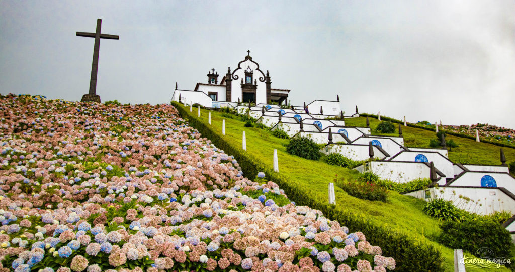 Vous ne connaissez pas les Açores? Une grande histoire d'amour vous attend. Découvrez le diamant de l'Atlantique, entre volcans, vagues et jardins. Que faire aux Açores, que voir ? Tout sur Itinera Magica, blog de voyage amoureux des lointains.