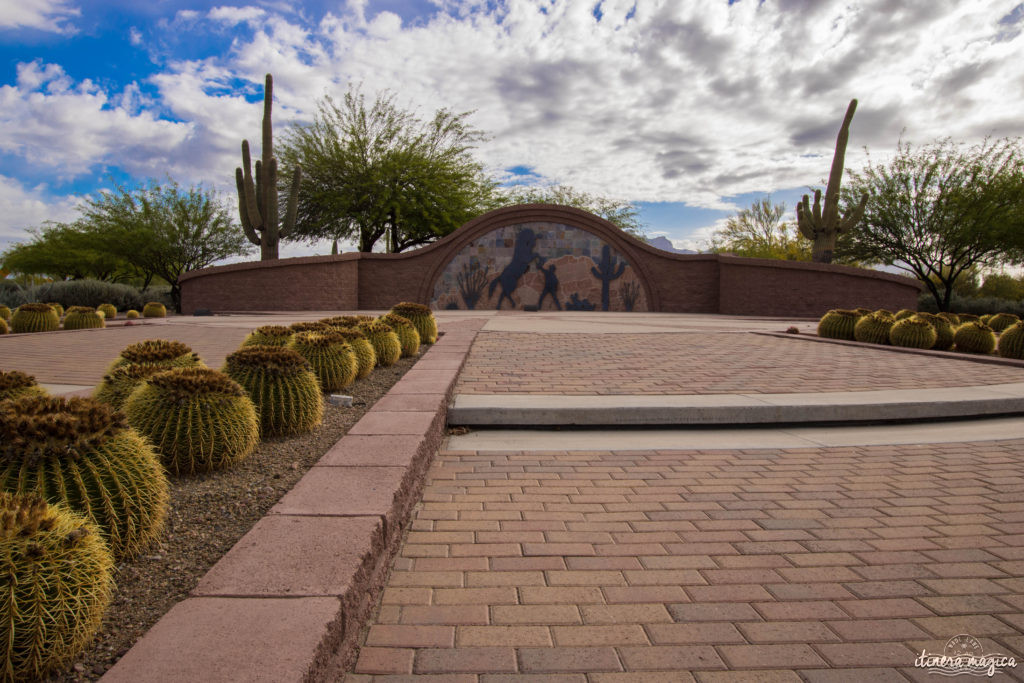 L'Apache Trail ? Une piste aussi mythique que la route 66, qui serpente dans le désert d'Arizona, et charrie toute la légende de l'Ouest ! Partez pour un road trip au pays des cactus, avec Itinera Magica.