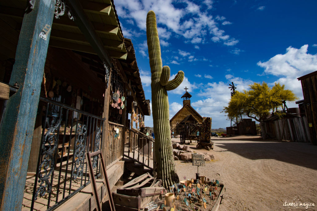 L'Apache Trail ? Une piste aussi mythique que la route 66, qui serpente dans le désert d'Arizona, et charrie toute la légende de l'Ouest ! Partez pour un road trip au pays des cactus, avec Itinera Magica.