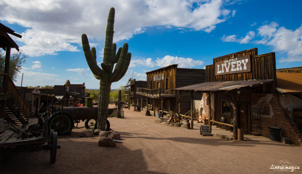 L'Apache Trail ? Une piste aussi mythique que la route 66, qui serpente dans le désert d'Arizona, et charrie toute la légende de l'Ouest ! Partez pour un road trip au pays des cactus, avec Itinera Magica.