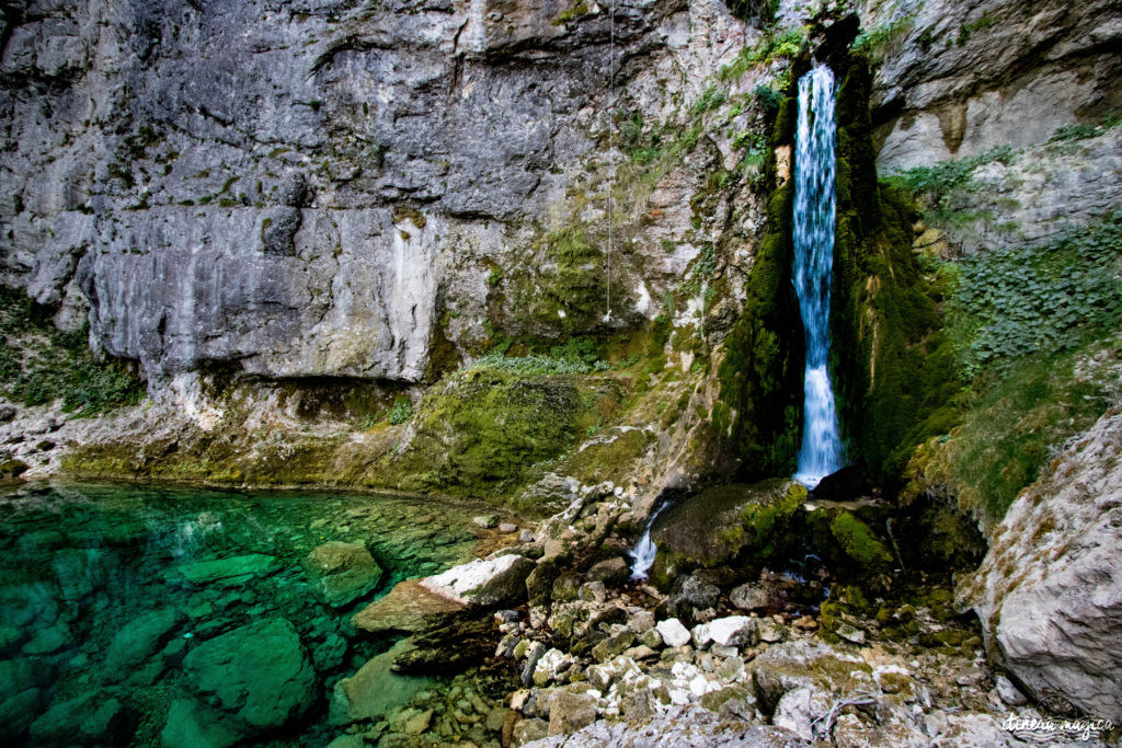 Que voir dans le Vercors et le Royans? Randonnées secrètes, cascades émeraude, routes vertigineuses, patrimoine rare, découvrez les secrets du Vercors.