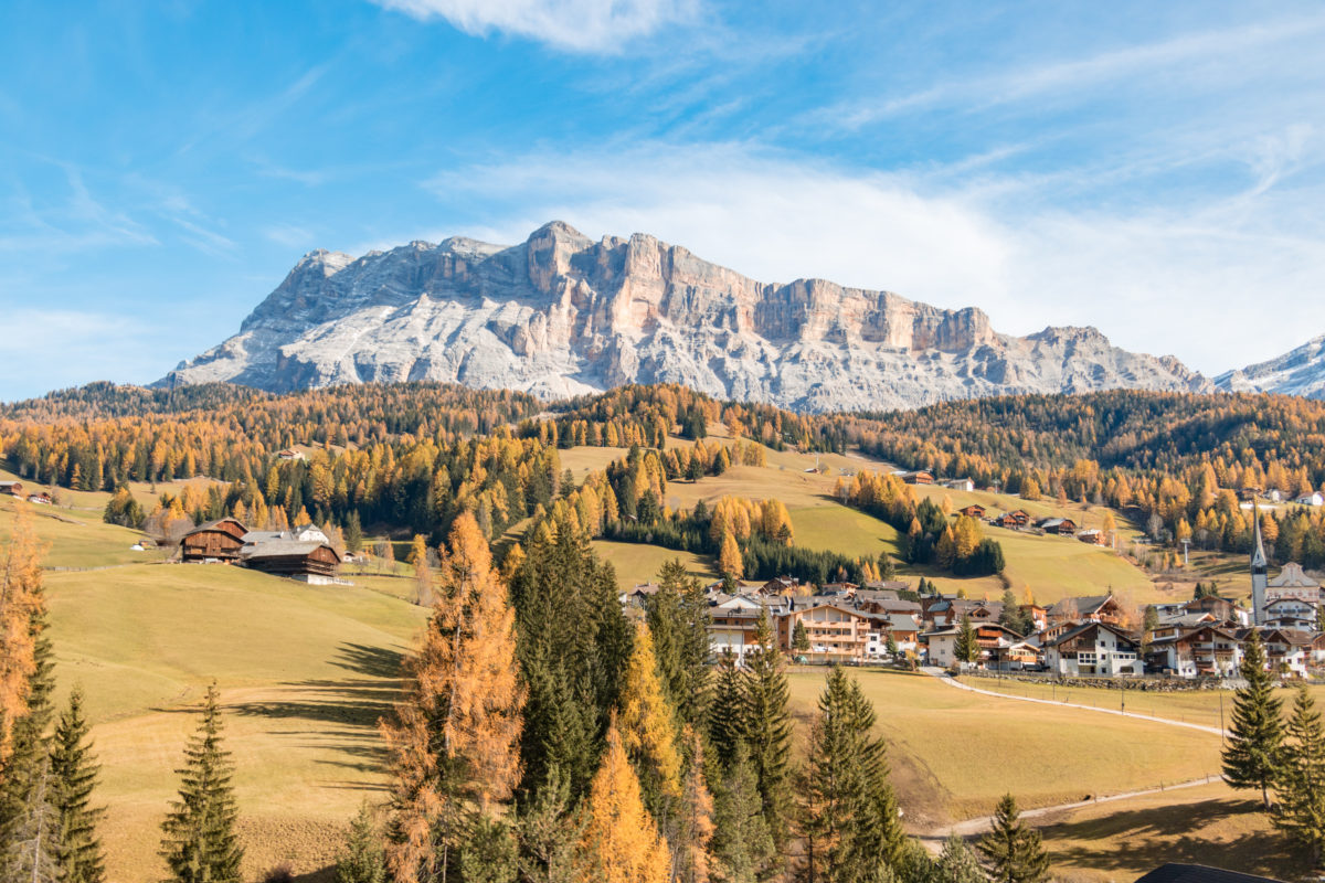 Découvrez les Dolomites à l'automne.