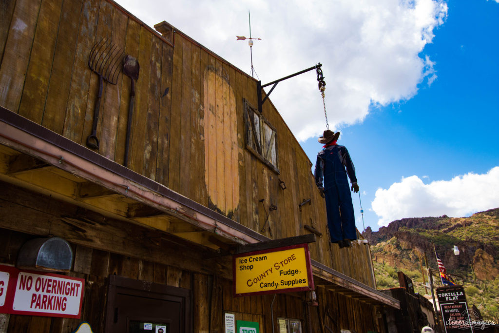 L'Apache Trail ? Une piste aussi mythique que la route 66, qui serpente dans le désert d'Arizona, et charrie toute la légende de l'Ouest ! Partez pour un road trip au pays des cactus, avec Itinera Magica.