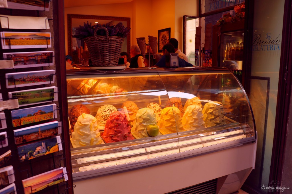 Gelati, glaces italiennes, dans les rues de Sienne. Un ami italien me dit que ce ne sont pas les vraies, que ces montagnes sont des attrape-touristes. Allez savoir.