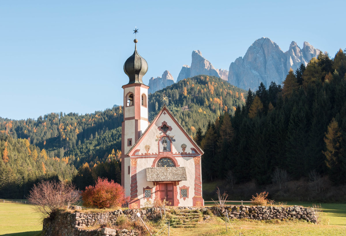 Découvrez les Dolomites à l'automne.