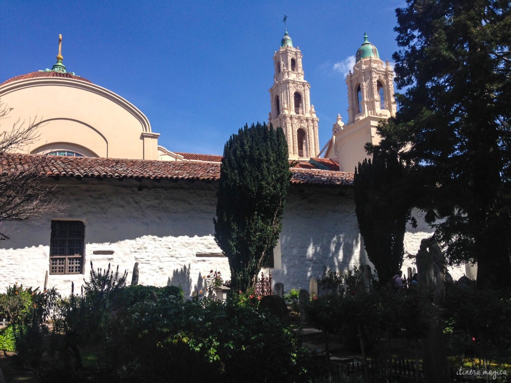 Mission Dolores, ou plutôt Mission Saint François d'Assise, l'église des missionnaires, dans le plus vieux quartier de San Francisco - miraculeusement épargné par le grand séisme du début du XXe. 