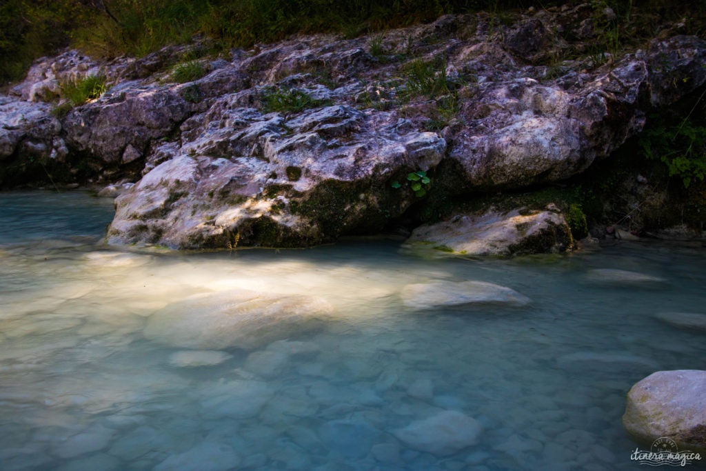 Au pied du mont Ventoux, au coeur des Baronnies, la vallée du Toulourenc et ses gorges sont un des plus beaux sites de la haute Provence. Promenade.