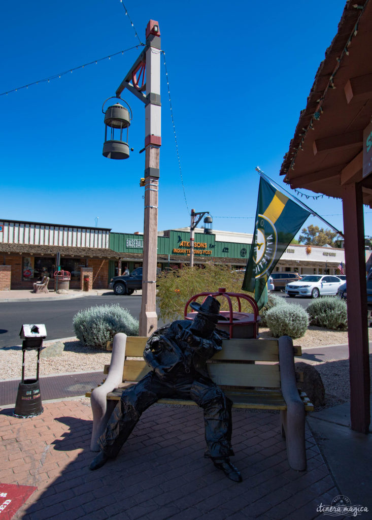 L'Apache Trail ? Une piste aussi mythique que la route 66, qui serpente dans le désert d'Arizona, et charrie toute la légende de l'Ouest ! Partez pour un road trip au pays des cactus, avec Itinera Magica.