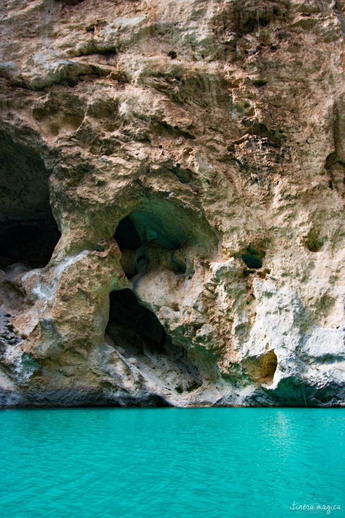 Forteresse minérale, coeur de la Provence secrète, le massif du Verdon et son lac de Sainte-Croix turquoise offrent des paysages naturels d'exception.