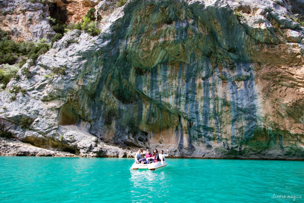 Forteresse minérale, coeur de la Provence secrète, le massif du Verdon et son lac de Sainte-Croix turquoise offrent des paysages naturels d'exception.