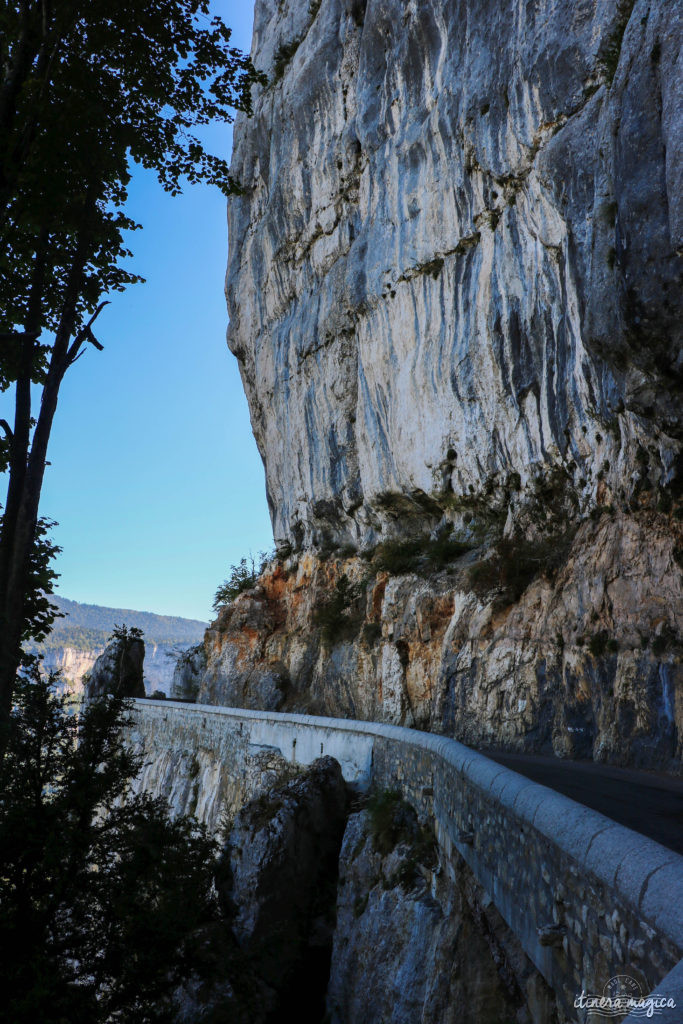 Que voir dans le Vercors et le Royans? Randonnées secrètes, cascades émeraude, routes vertigineuses, patrimoine rare, découvrez les secrets du Vercors.