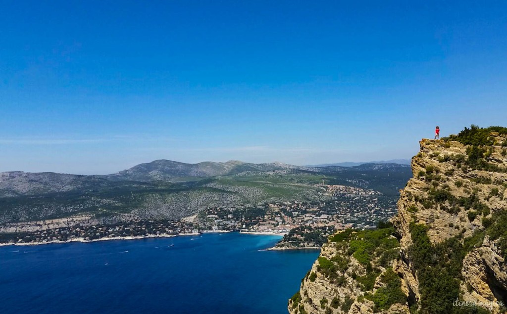 Me (the little red dot) standing over Cassis, happy. 