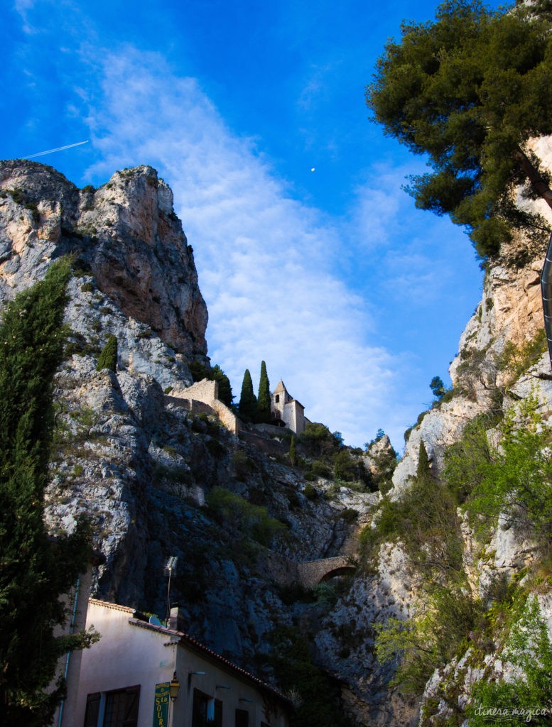 Forteresse minérale, coeur de la Provence secrète, le massif du Verdon et son lac de Sainte-Croix turquoise offrent des paysages naturels d'exception.