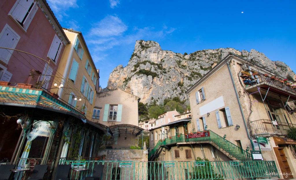 Forteresse minérale, coeur de la Provence secrète, le massif du Verdon et son lac de Sainte-Croix turquoise offrent des paysages naturels d'exception.