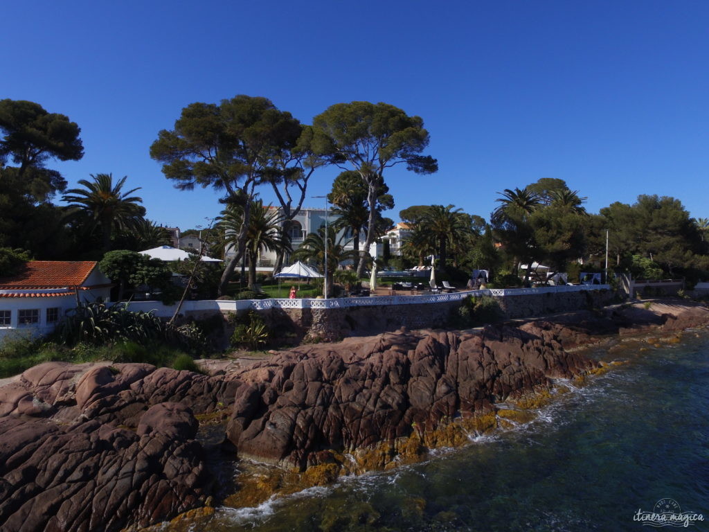 Un hôtel romantique sur la Côte d'Azur : découvrez la superbe Villa Mauresque à Saint Raphaël.