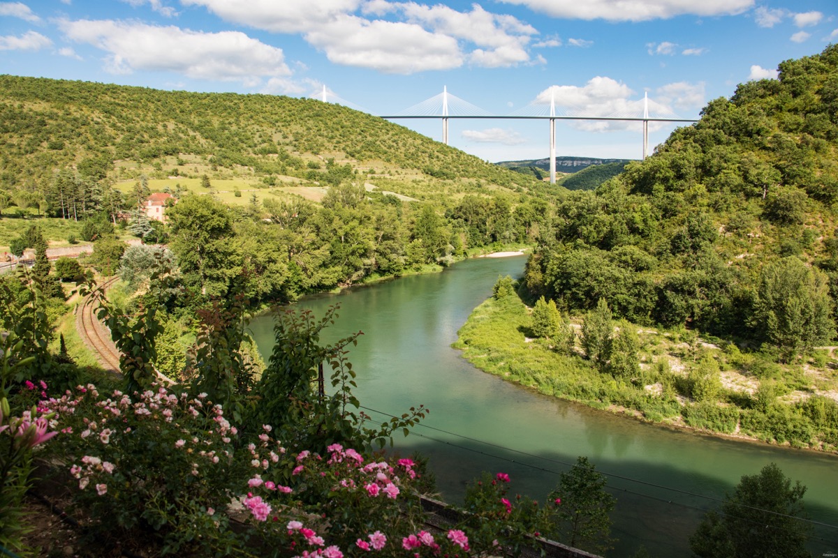 Que faire et que voir dans le sud de l’Aveyron ? Itinéraires, activités, points de vue, incontournables autour de Millau, Roquefort, sur le Larzac.