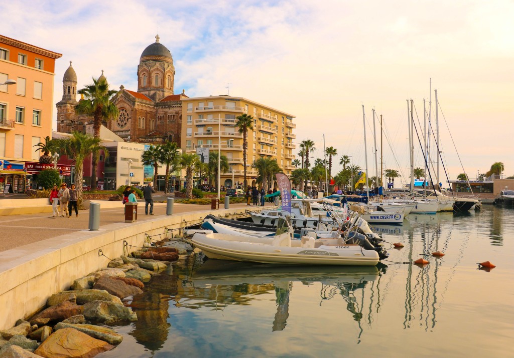 A sunset in Saint Raphael's harbor, after a long day hike in l'Estérel. 