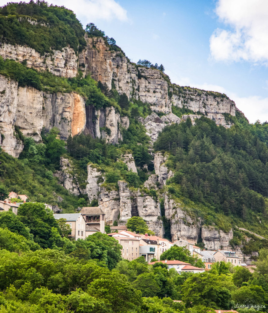 Que faire et que voir dans le sud de l’Aveyron ? Itinéraires, activités, points de vue, incontournables autour de Millau, Roquefort, sur le Larzac.