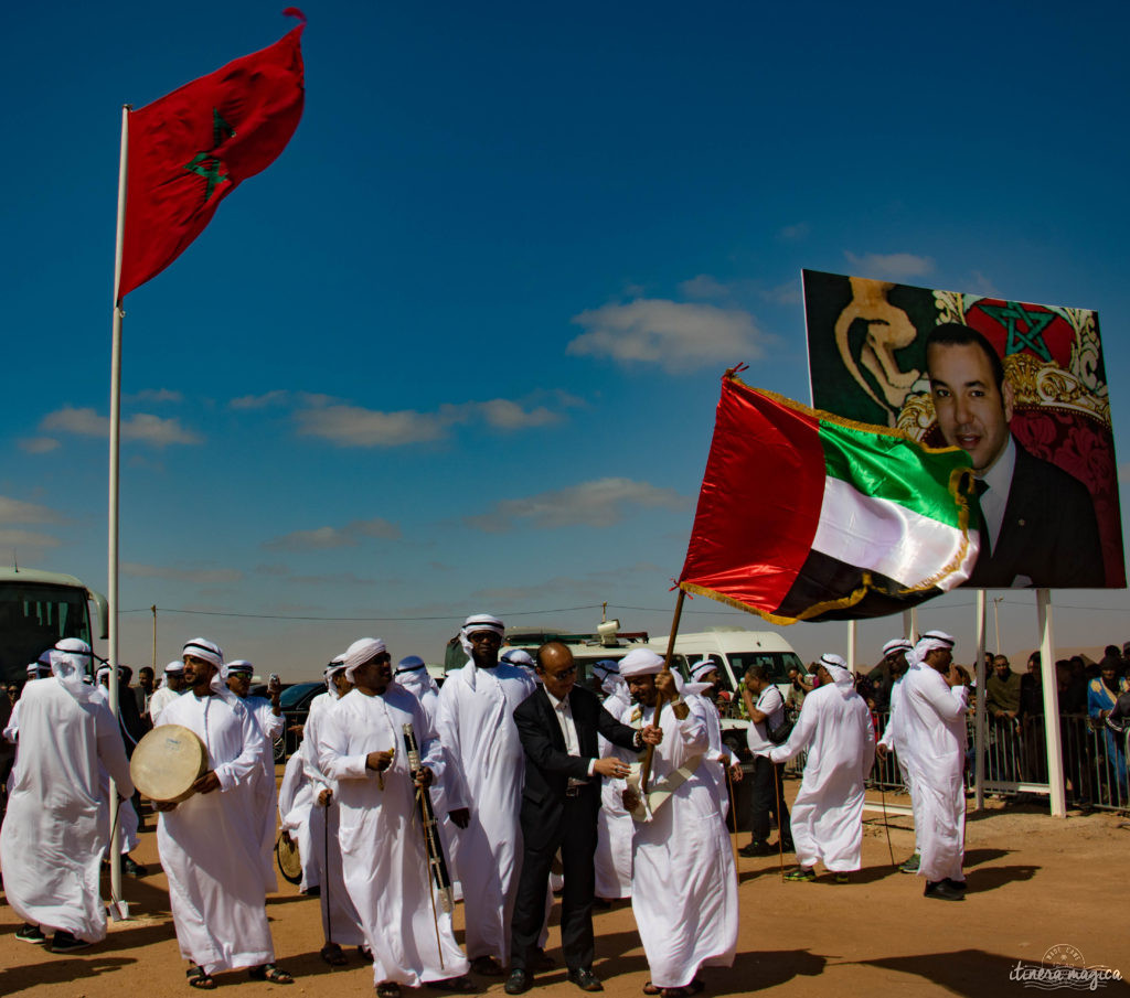 Au coeur du grand sud marocain, Tan-Tan est la porte du Sahara. Entre dunes de sable et océan, les peuples du désert se réunissent chaque mois de mai. Tourbillon de couleurs sur Itinera Magica.