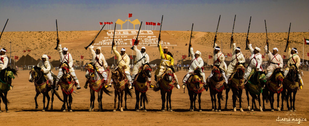 Au coeur du grand sud marocain, Tan-Tan est la porte du Sahara. Entre dunes de sable et océan, les peuples du désert se réunissent chaque mois de mai. Tourbillon de couleurs sur Itinera Magica.