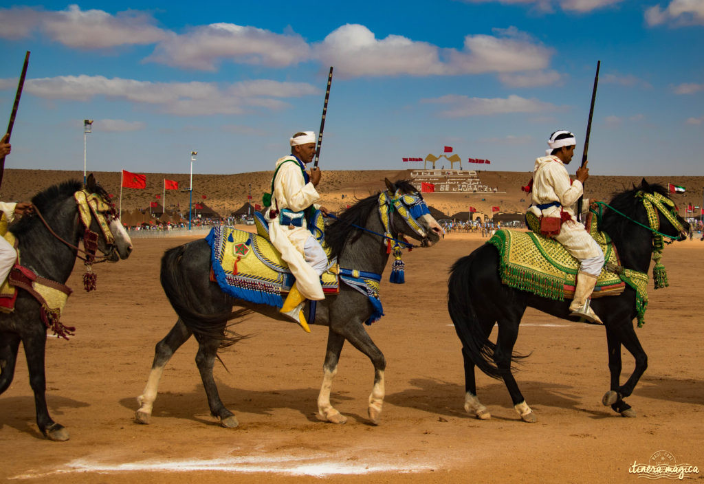 Au coeur du grand sud marocain, Tan-Tan est la porte du Sahara. Entre dunes de sable et océan, les peuples du désert se réunissent chaque mois de mai. Tourbillon de couleurs sur Itinera Magica.