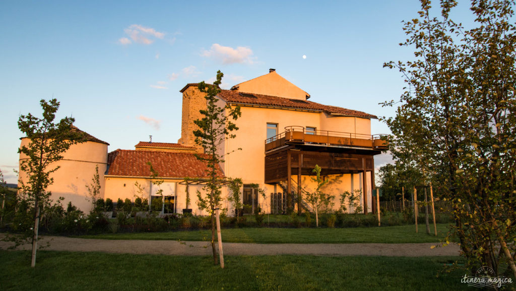 Un gîte de luxe en Aveyron et un projet collectif solidaire porté par tout un village ? Ne cherchez plus ! Bienvenue au Castel d'Alzac !