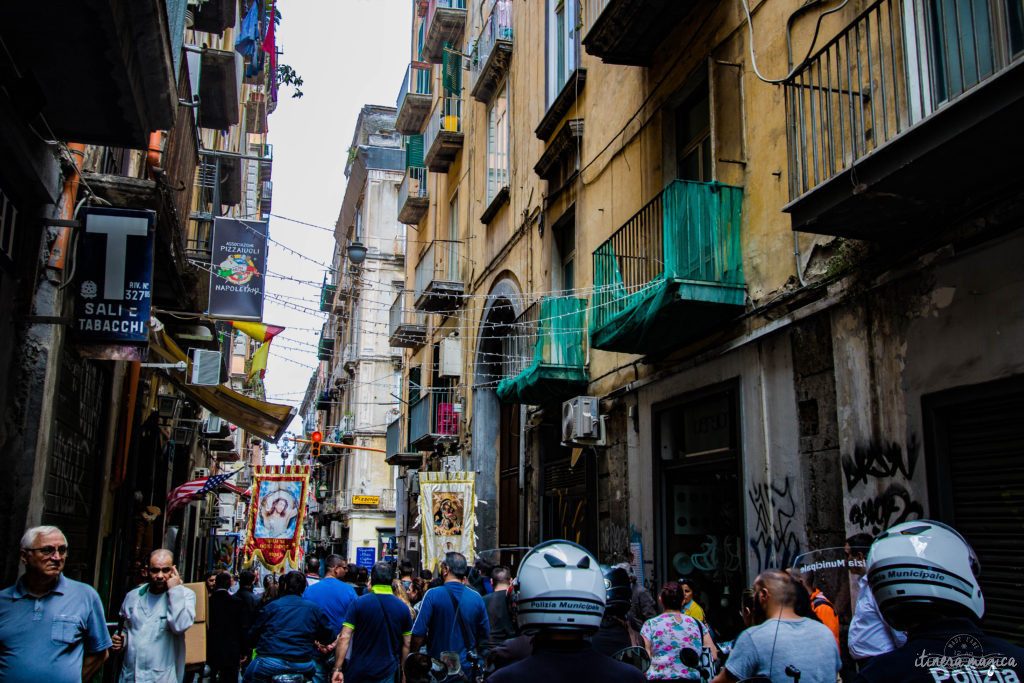 Incandescente et secrète, Naples fascine par ses passions à fleur de peau. Et sous les pentes du Vésuve dort Pompéi, si émouvante. L'Italie côté coeur.