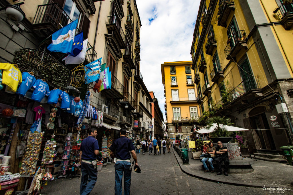 Incandescente et secrète, Naples fascine par ses passions à fleur de peau. Et sous les pentes du Vésuve dort Pompéi, si émouvante. L'Italie côté coeur.