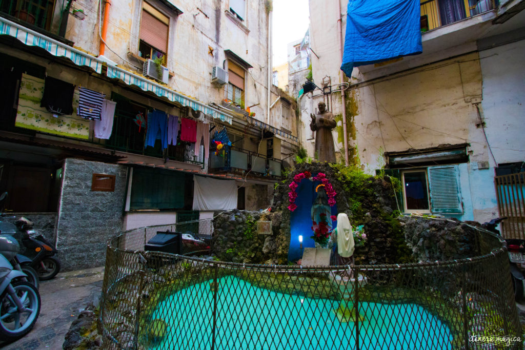 Incandescente et secrète, Naples fascine par ses passions à fleur de peau. Et sous les pentes du Vésuve dort Pompéi, si émouvante. L'Italie côté coeur.