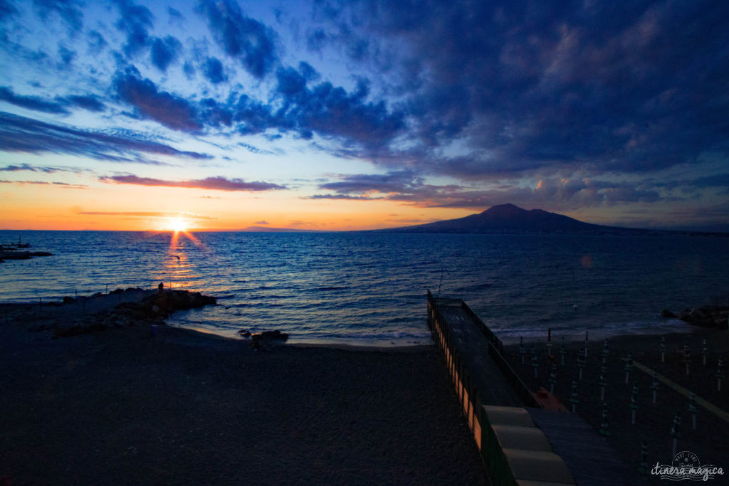 Incandescente et secrète, Naples fascine par ses passions à fleur de peau. Et sous les pentes du Vésuve dort Pompéi, si émouvante. L'Italie côté coeur.