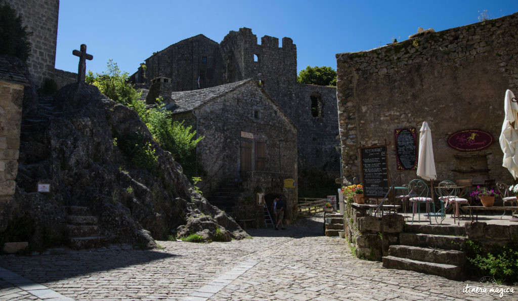 Que faire et que voir dans le sud de l’Aveyron ? Itinéraires, activités, points de vue, incontournables autour de Millau, Roquefort, sur le Larzac.