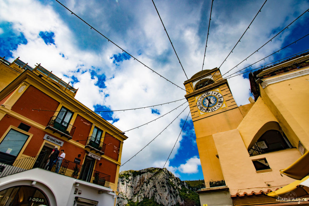 Capri est la perle du golfe de Naples. Tout voyage en Italie du Sud doit passer par cette île de rêve, entre Méditerranée et jardins. Capri, la dolce vita !