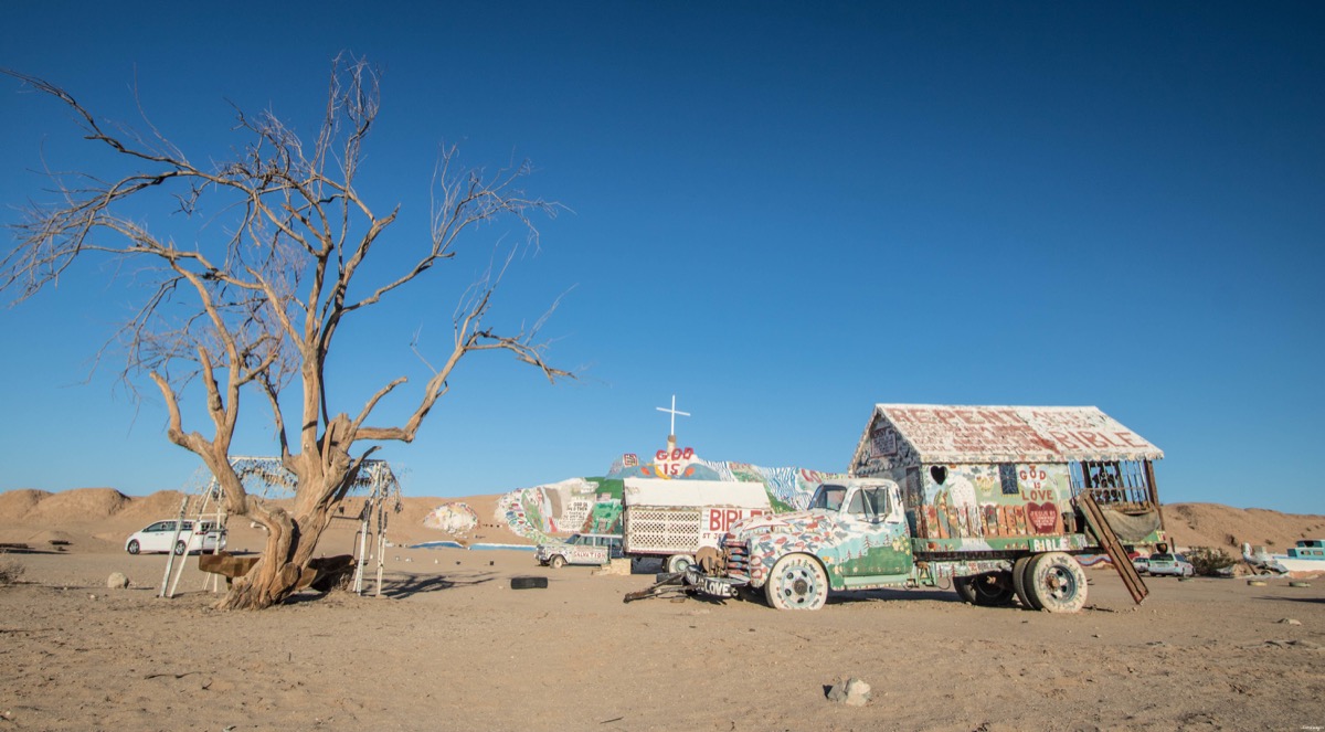 Salvation Mountain, Salton Sea, Joshua Tree : road trip en Californie apocalyptique, dans le désert empoisonné. Visiter Salvation mountain, le blog. 