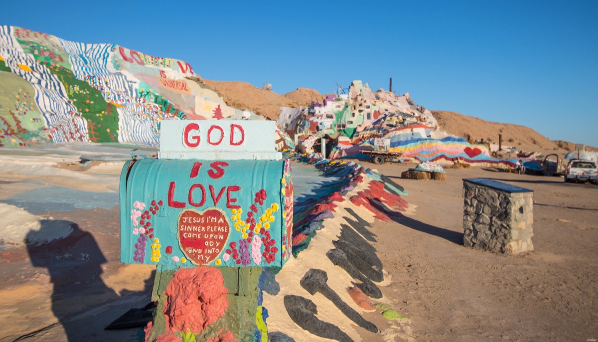 Salvation Mountain, Salton Sea, Joshua Tree : road trip en Californie apocalyptique, dans le désert empoisonné. Visiter Salvation mountain, le blog. 