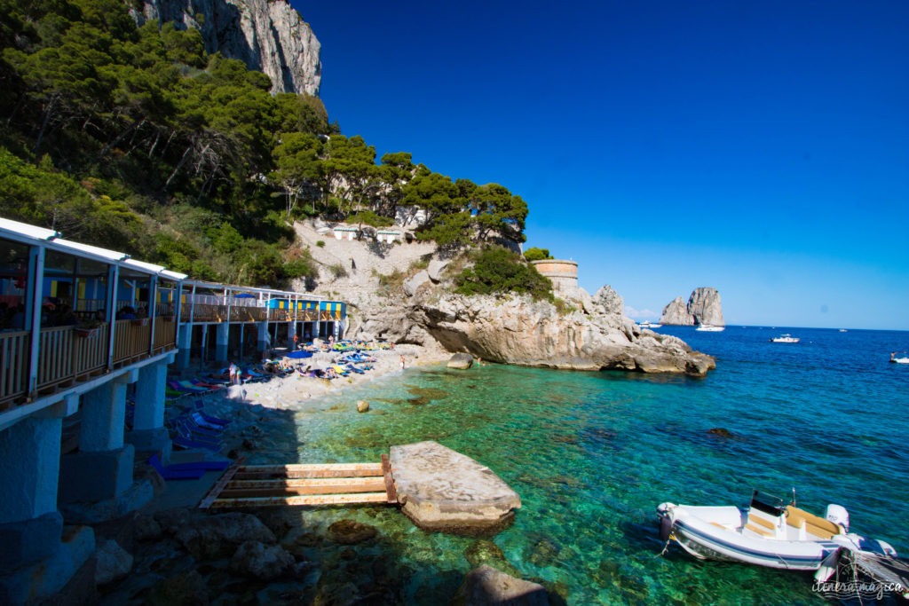 Capri est la perle du golfe de Naples. Tout voyage en Italie du Sud doit passer par cette île de rêve, entre Méditerranée et jardins. Capri, la dolce vita !