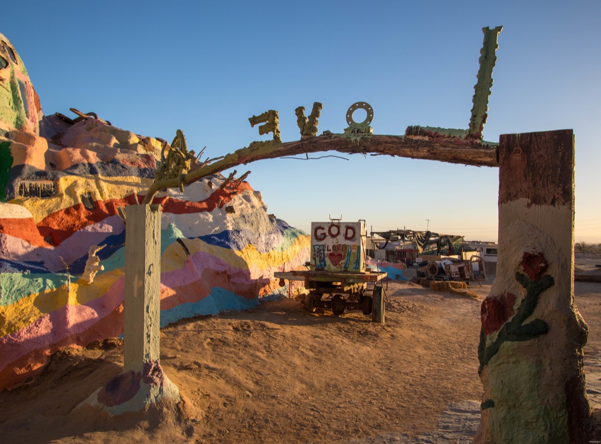 Salvation Mountain, Salton Sea, Joshua Tree : road trip en Californie apocalyptique, dans le désert empoisonné. Visiter Salvation mountain, le blog. 