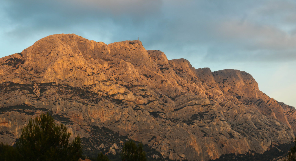 "La Croix de Provence", das Kreuz auf der Spitze des Berges.