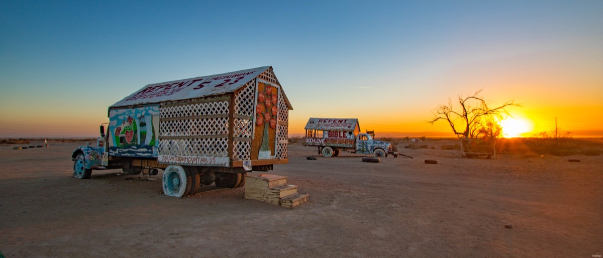 Salvation Mountain, Salton Sea, Joshua Tree : road trip en Californie apocalyptique, dans le désert empoisonné. Visiter Salvation mountain, le blog. 