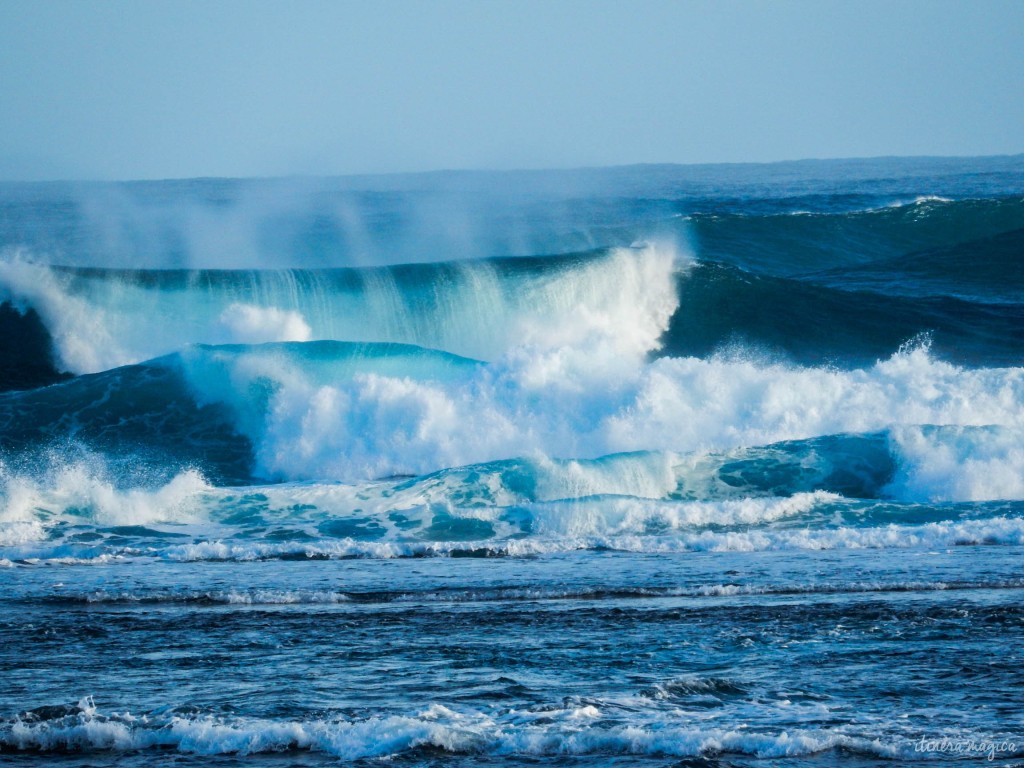 Winter storm waves on the shores of Kauai, Hawaii.