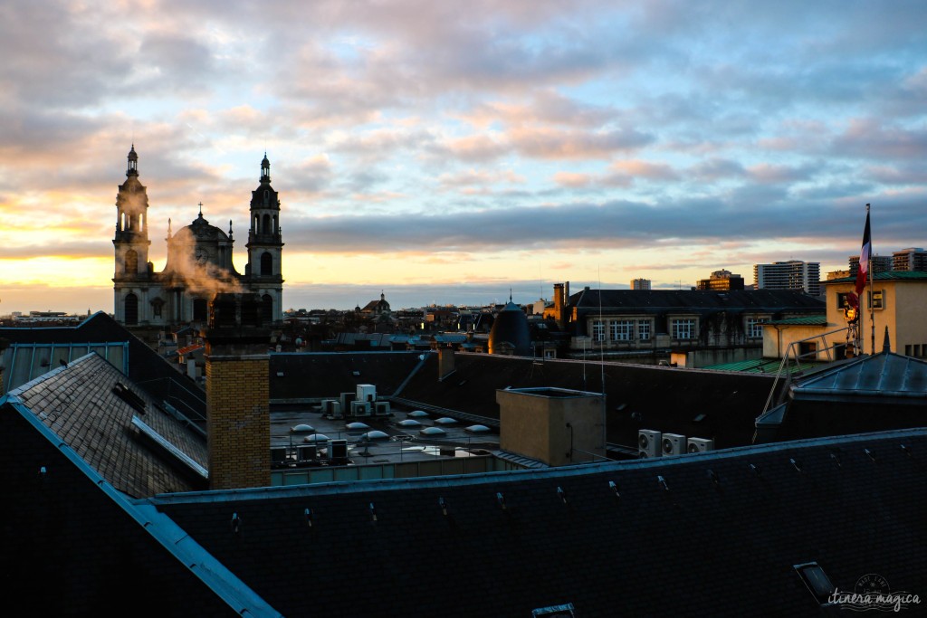 Vue sur les toits de Nancy et sa cathédrale, depuis ma chambre au Grand hôtel de la Reine.