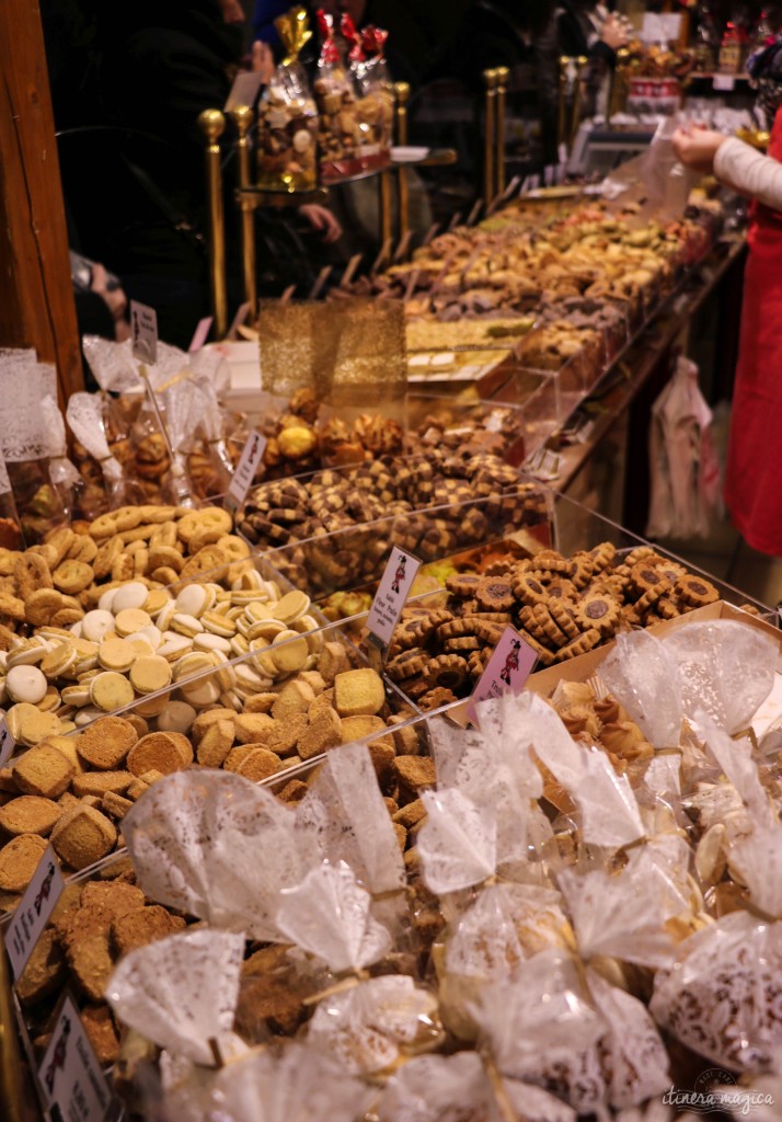 Weihnachtskekse am Markt in Colmar.