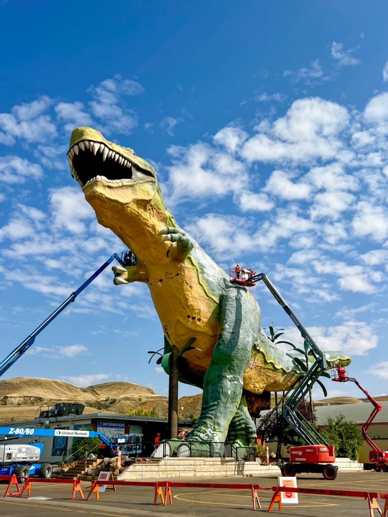 badlands de drumheller et dinosaures en alberta canada